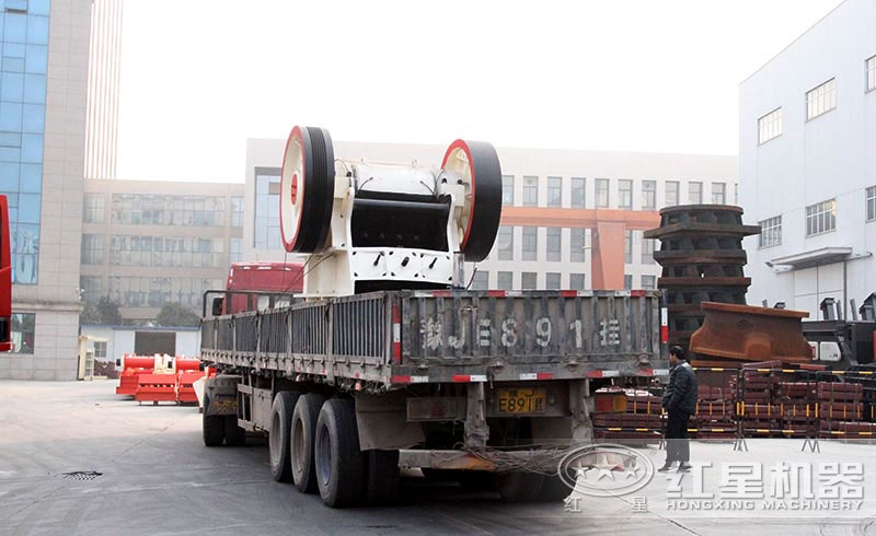 顎式破石機(jī)裝車(chē)發(fā)貨