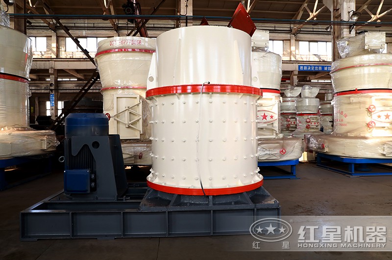 已經(jīng)生產(chǎn)好準備裝車發(fā)往現(xiàn)場的復合破碎機