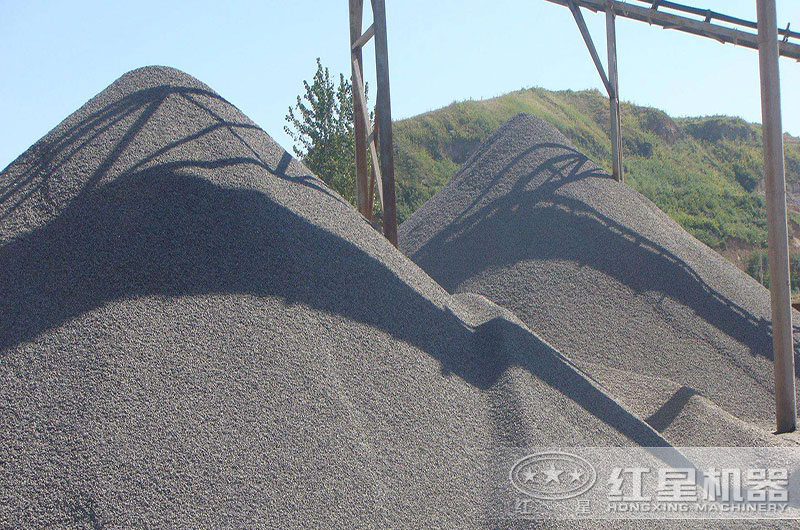 制砂生產(chǎn)線出來(lái)的細(xì)沙